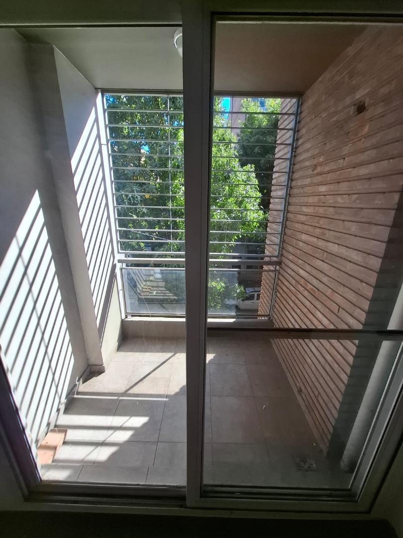 Foto de Departamento de un dormitorio con balcón al frente., imagen 5