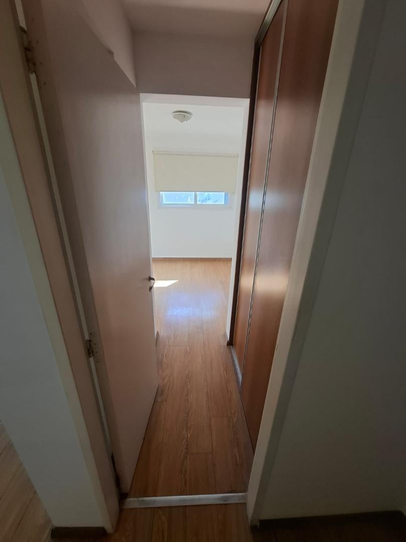 Foto de Departamento de un dormitorio con balcón al frente., imagen 2