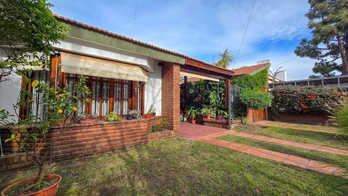 Bajo Palermo Casa en venta 3dormitorios baño en suite piscina/asador cochera doble 5