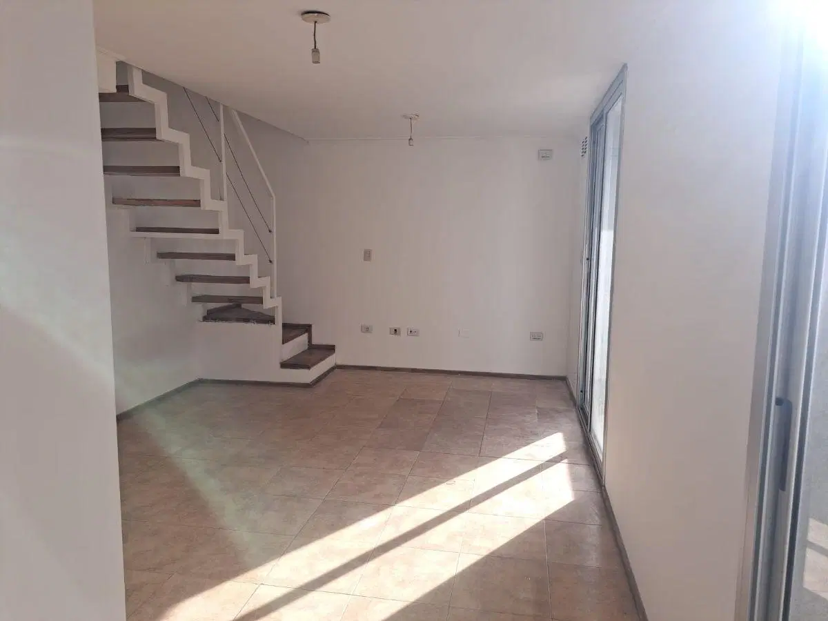 ALQUILO DEPARTAMENTO DE 2 DORMITORIOS EN BARRIO GUEMES TIPO DUPLEX 1