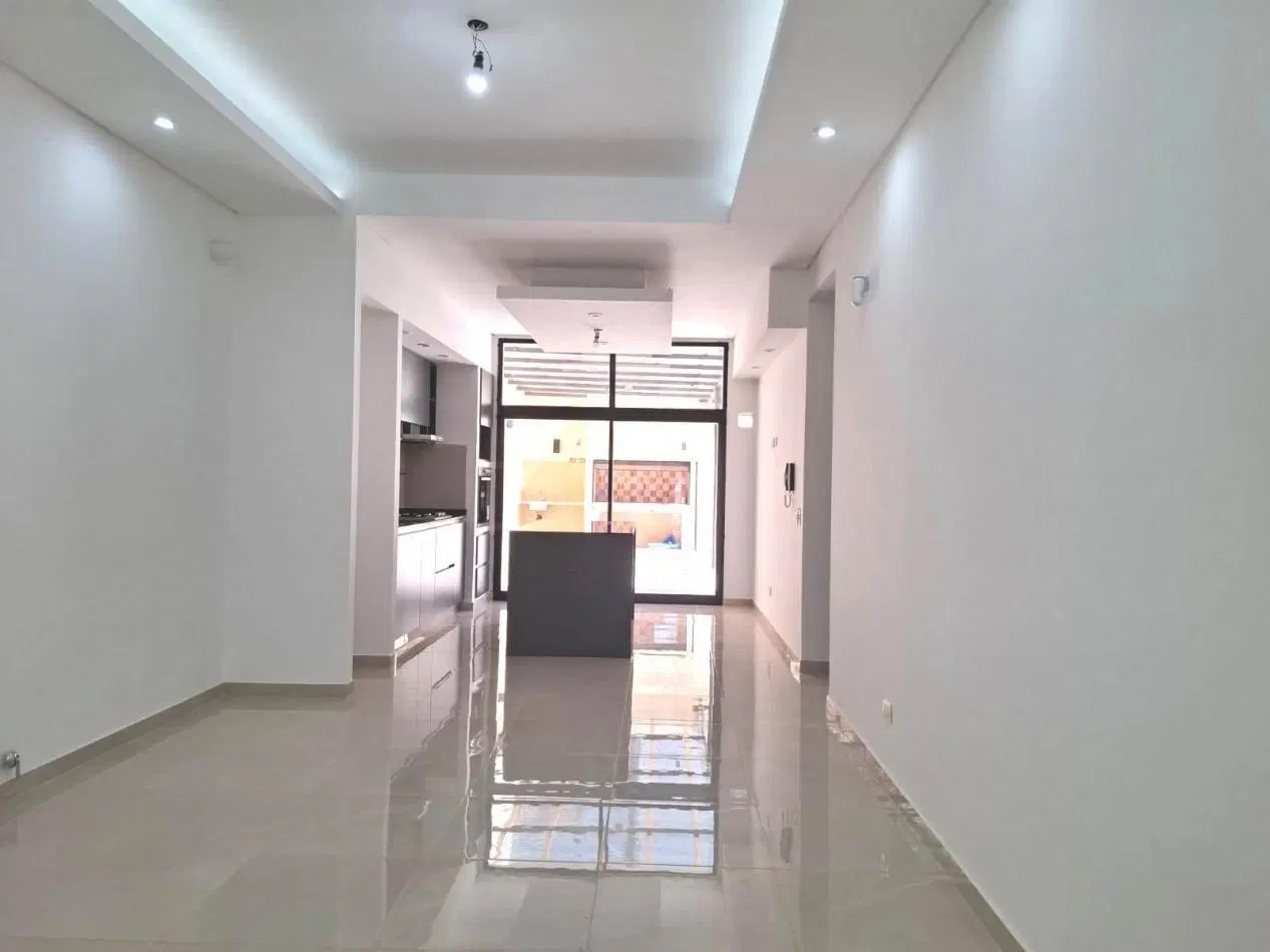 VENTA DE CASA DE 4 AMBIENTES a ESTRENAR EN MORON 1