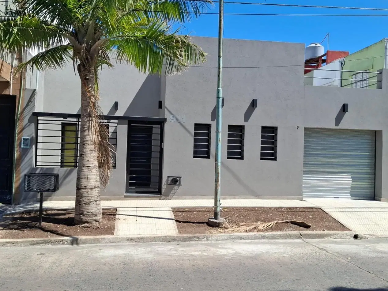 VENTA DE CASA DE 4 AMBIENTES a ESTRENAR EN MORON 2