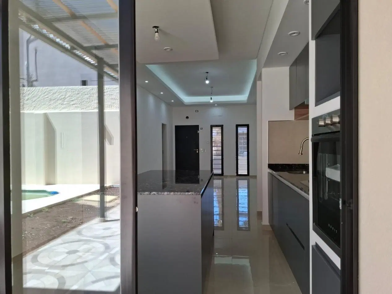 VENTA DE CASA DE 4 AMBIENTES a ESTRENAR EN MORON 5