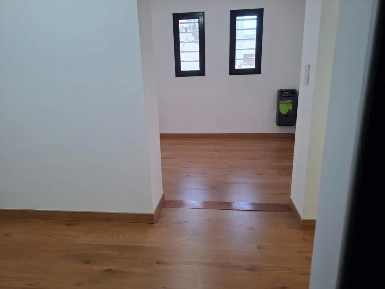 VENTA DE CASA DE 4 AMBIENTES a ESTRENAR EN MORON 4
