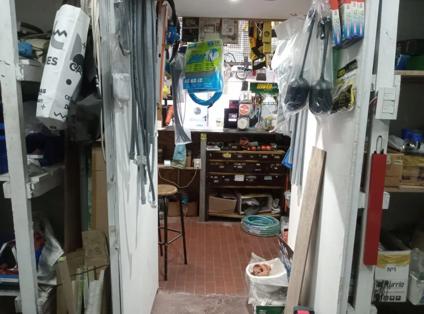 se venden 2 locales juntos apto edificio 3