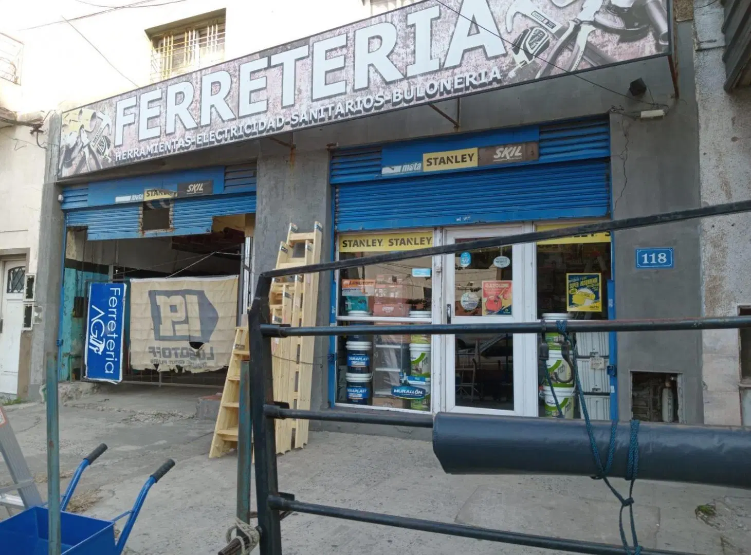 se venden 2 locales juntos apto edificio 4