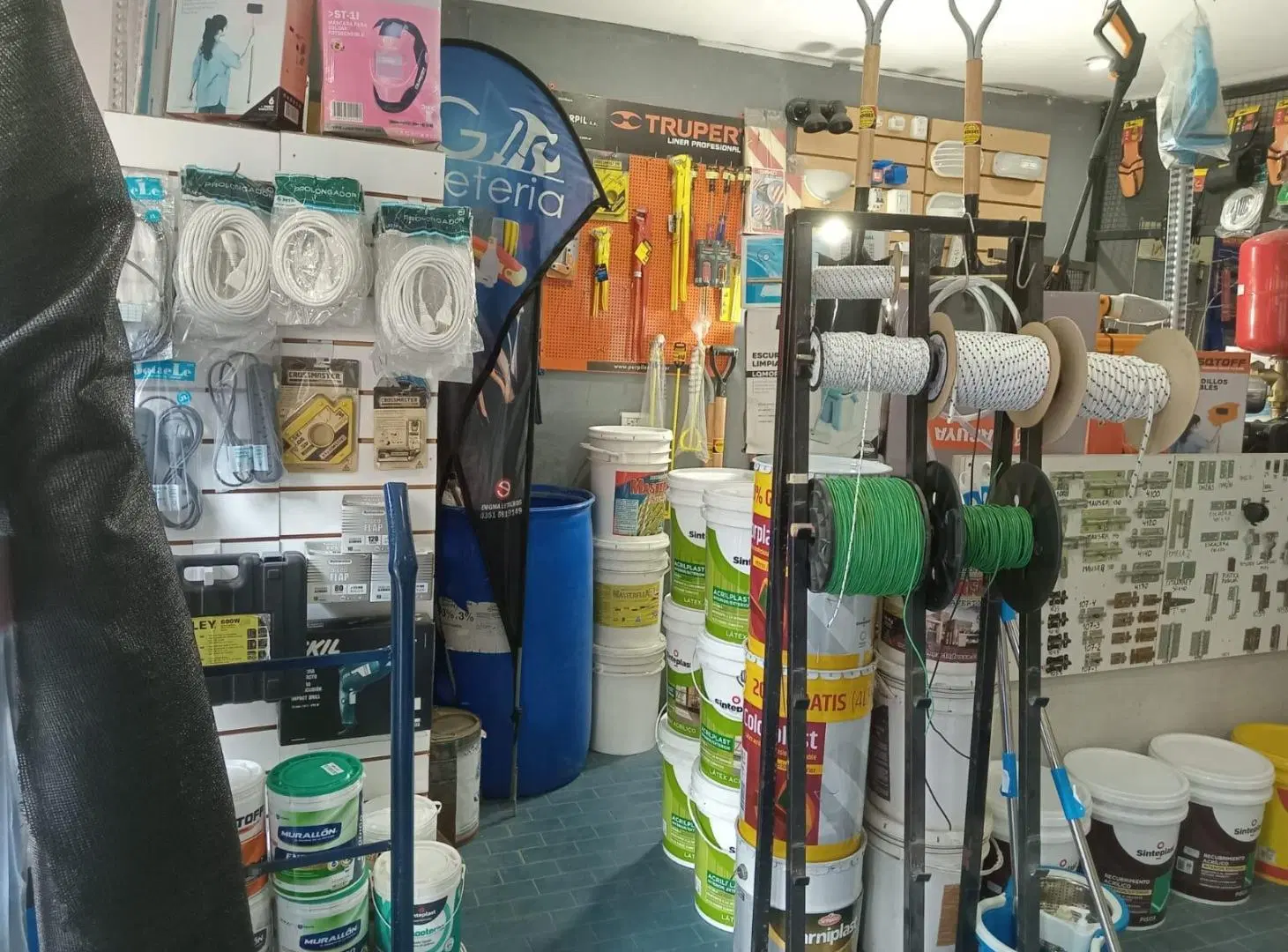 se venden 2 locales juntos apto edificio 5