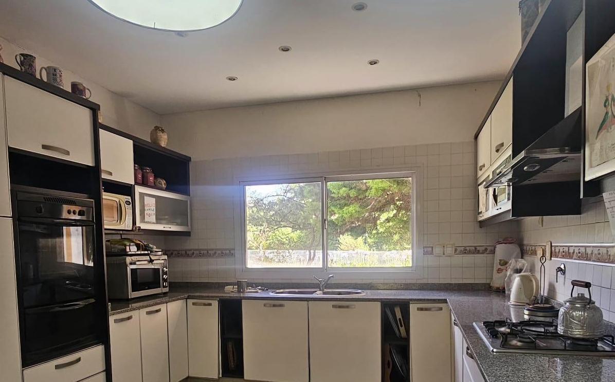 Foto de Venta casa para 2 familias 8 ambientes jardin piscina, imagen 5