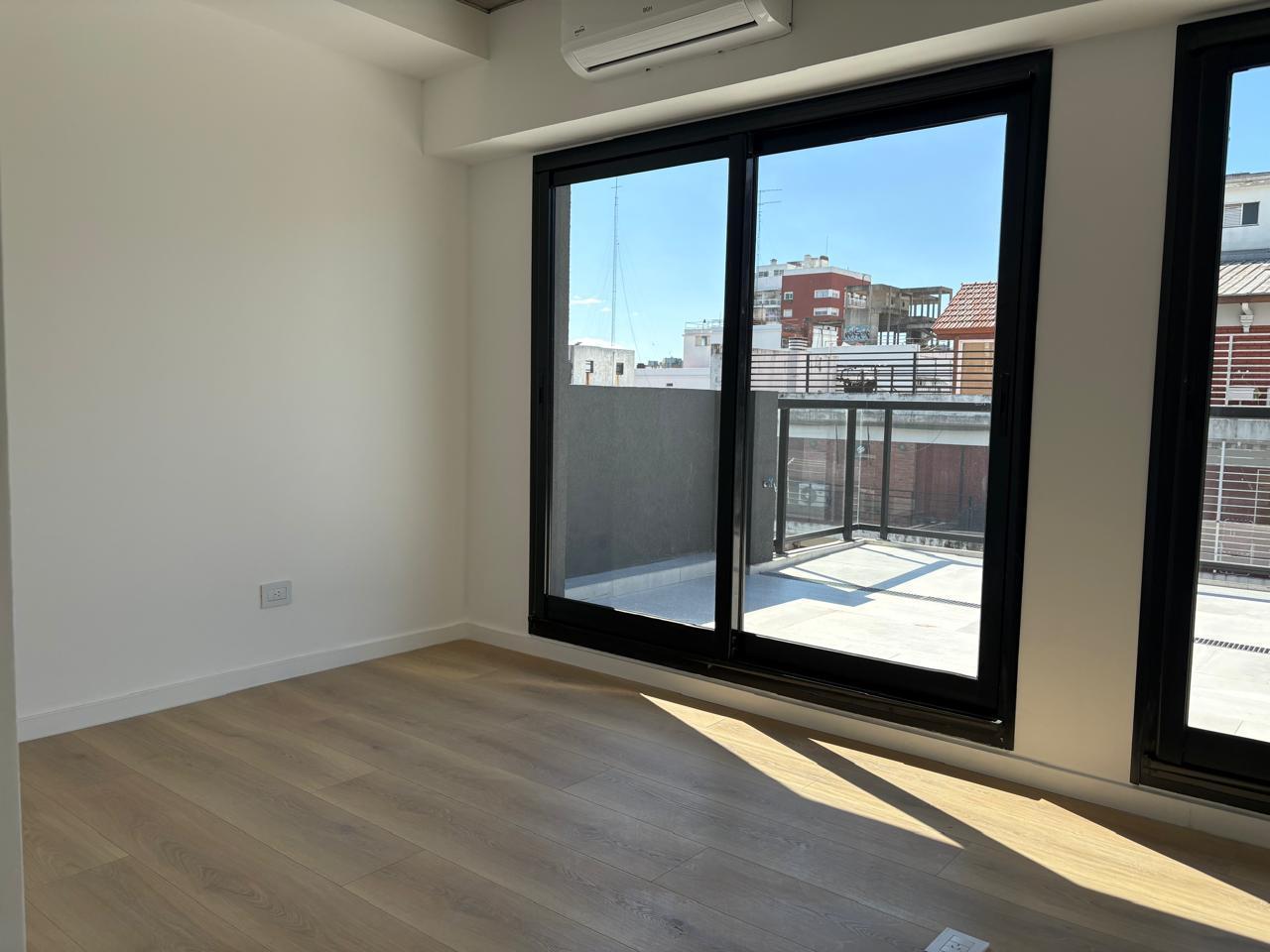 Foto de Monoambiente a Estrenar con Balcón aterrazado y vista abierta. Piscina, imagen 5