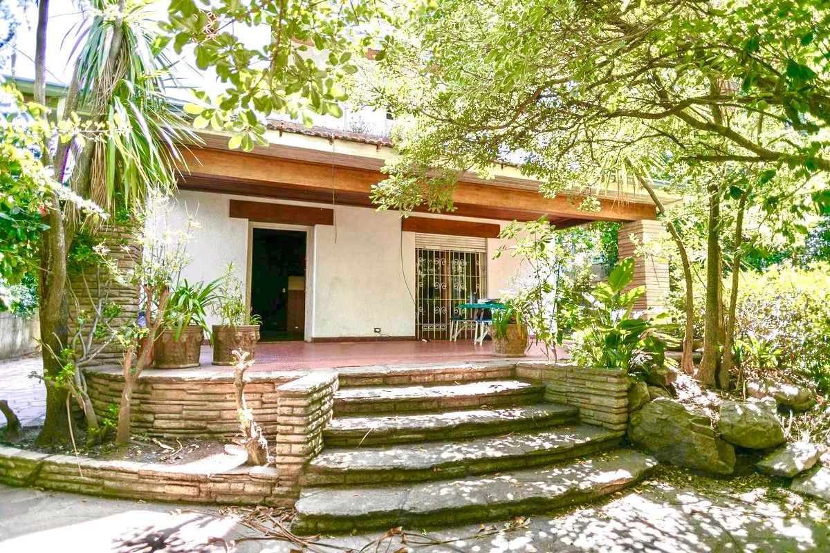 Oportunidad! Chalet 1.100 m de Lote, a Reciclar a Pasos de La Quinta de Olivos 4
