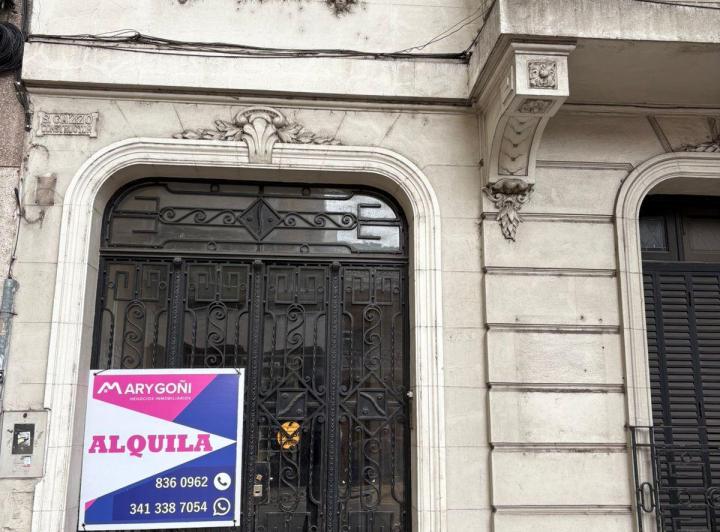 CASA PLANTA BAJA- PLANTA ALTA Y TERRAZA  PARA USO COMERCIAL  2