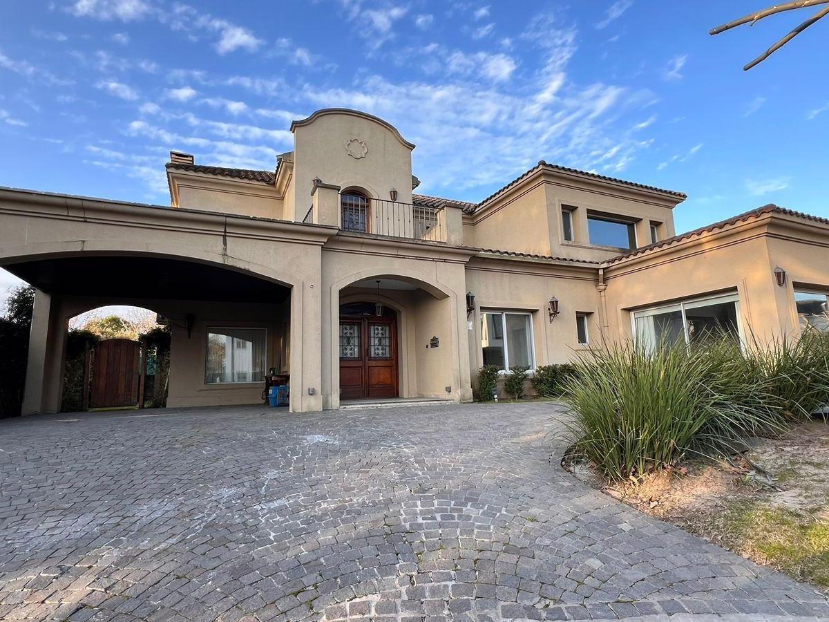 Casa en Venta con Lote Trasero Opcional 3