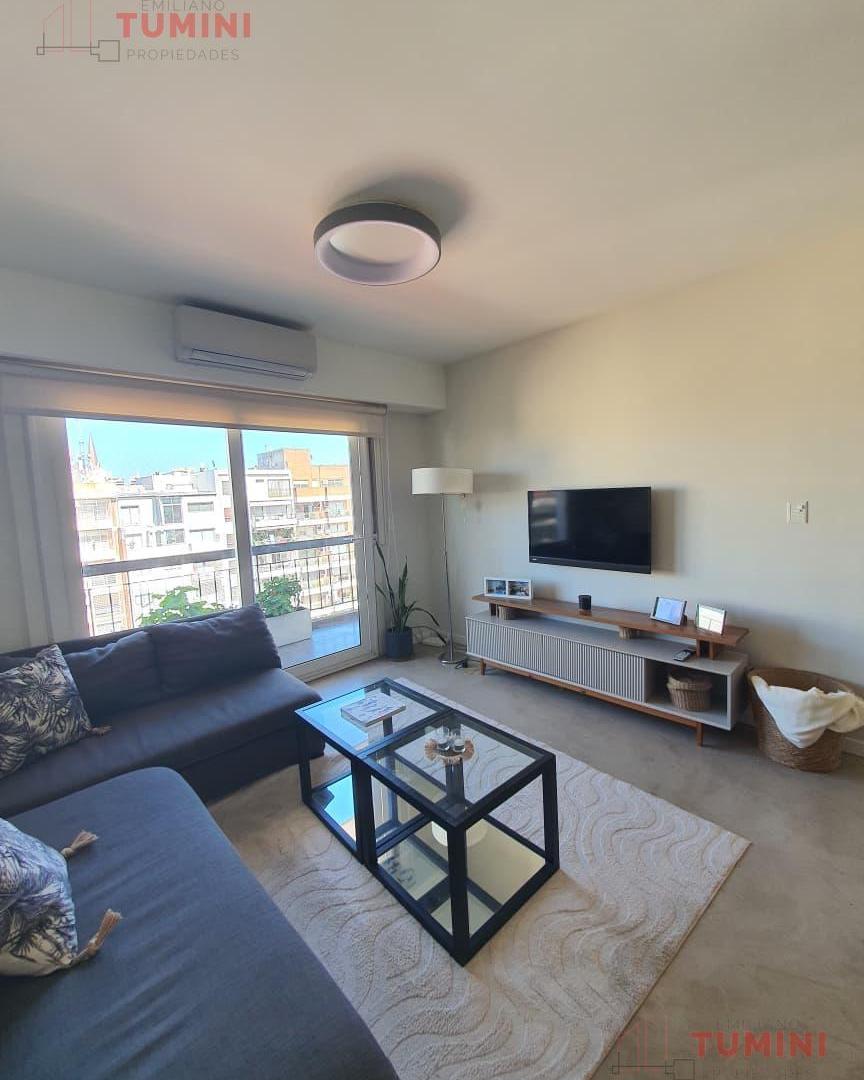 Foto de Semipiso de 4 ambientes refaccionado con cochera y dos balcones en, imagen 2