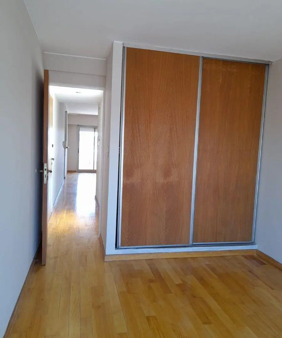 Semipiso de 1 dormitorio con doble balcón - Cochera - Piso 14 – Zona Río, Rosario 2