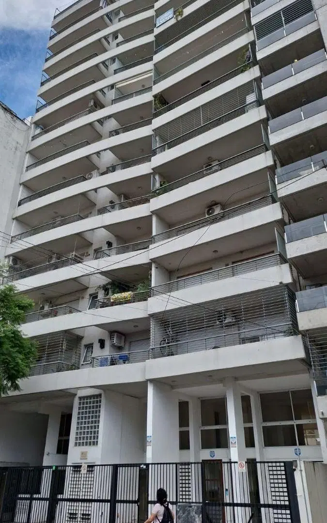 Departamento de 2 dormitorios con balcón terraza – Piso 13, frente y contrafrente 2