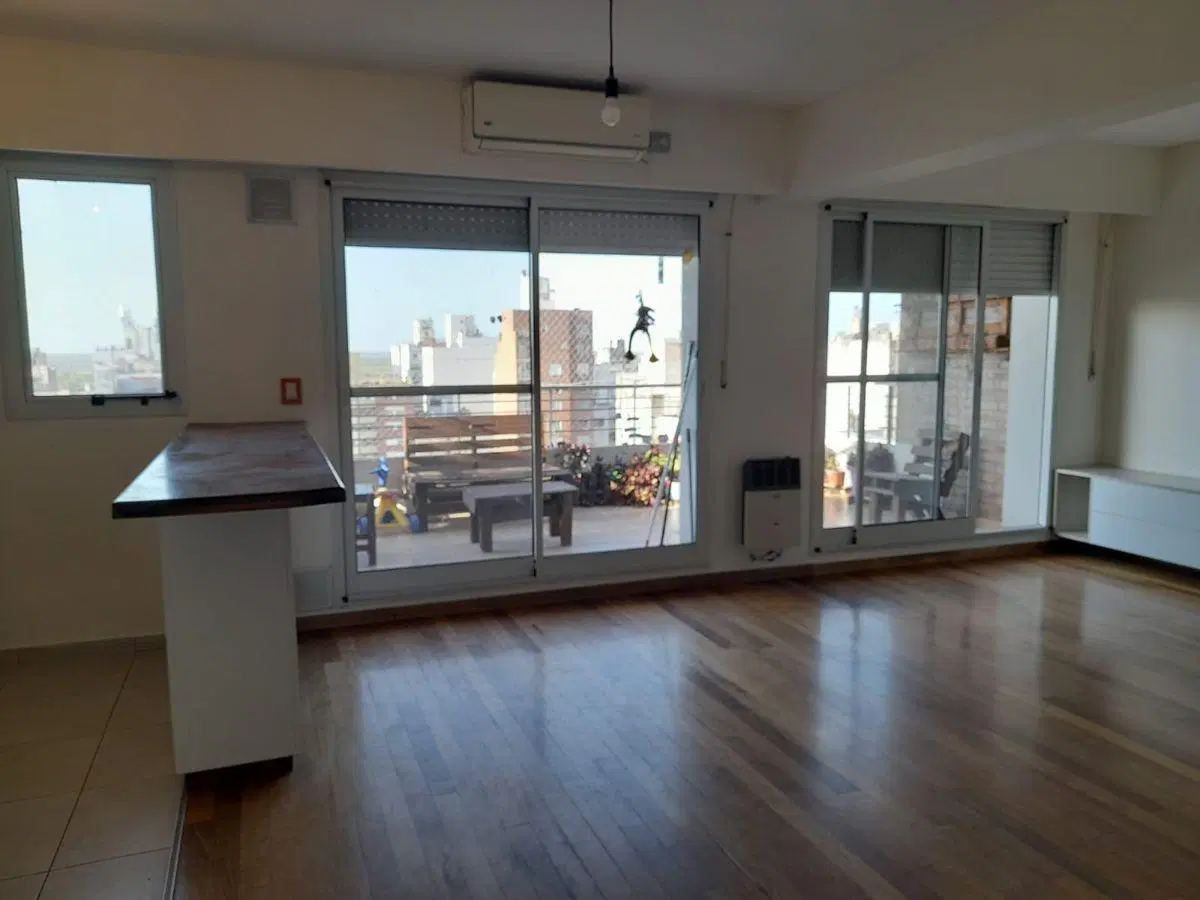 Departamento de 2 dormitorios con balcón terraza – Piso 13, frente y contrafrente 4