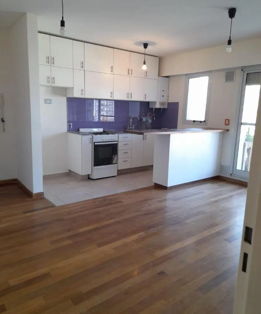 Departamento de 2 dormitorios con balcón terraza – Piso 13, frente y contrafrente 1