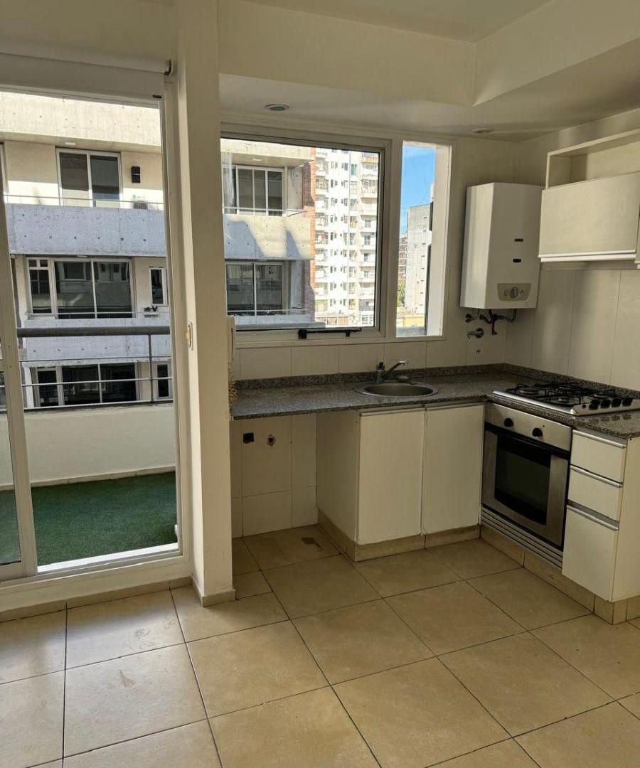 Foto de Monoambiente amplio tipo 1 dormitorio con balcón al frente, imagen 1