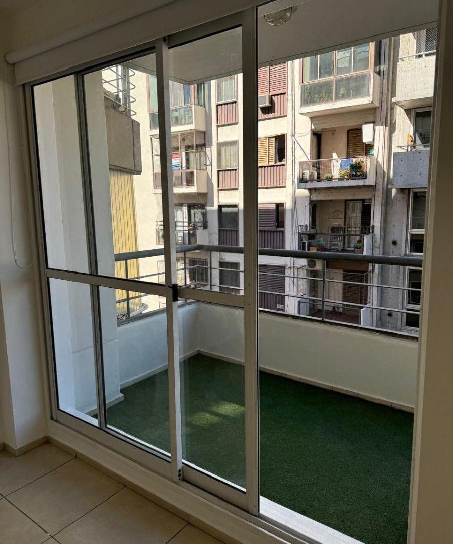 Foto de Monoambiente amplio tipo 1 dormitorio con balcón al frente, imagen 2