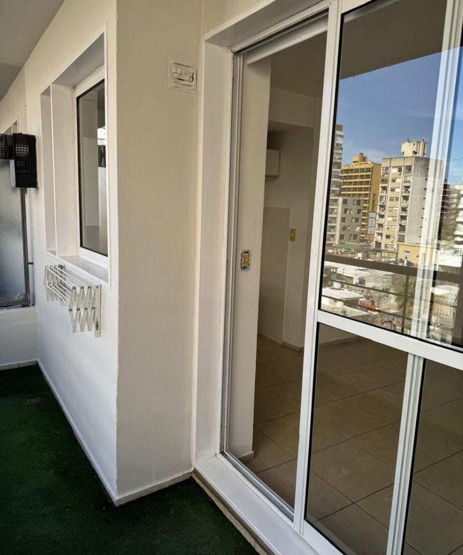 Foto de Monoambiente amplio tipo 1 dormitorio con balcón al frente, imagen 3