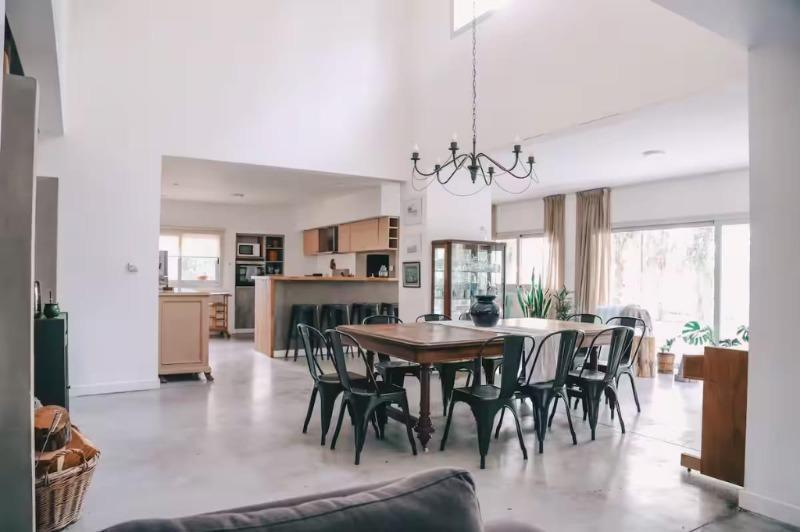 Foto de Moderno Chalet en Barrio Privado Barrancas de San Benito, imagen 3