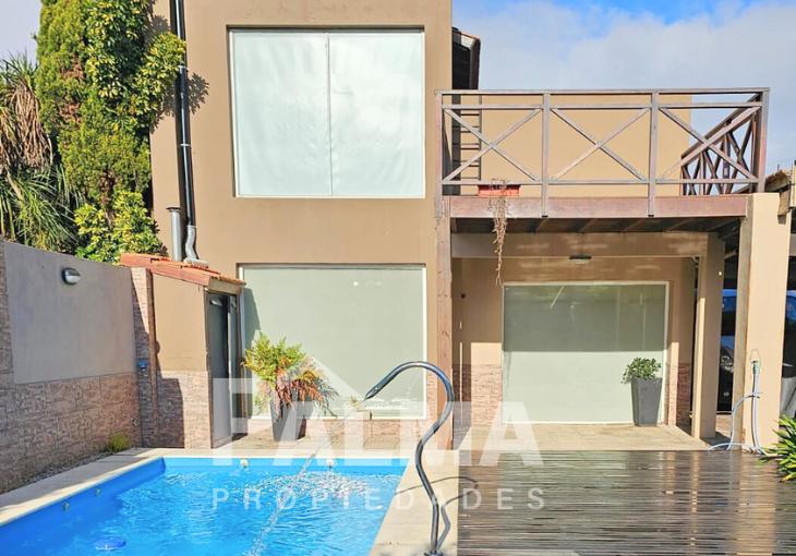 Casa de 4 Ambientes con Parque y Pileta - Divino Rostro