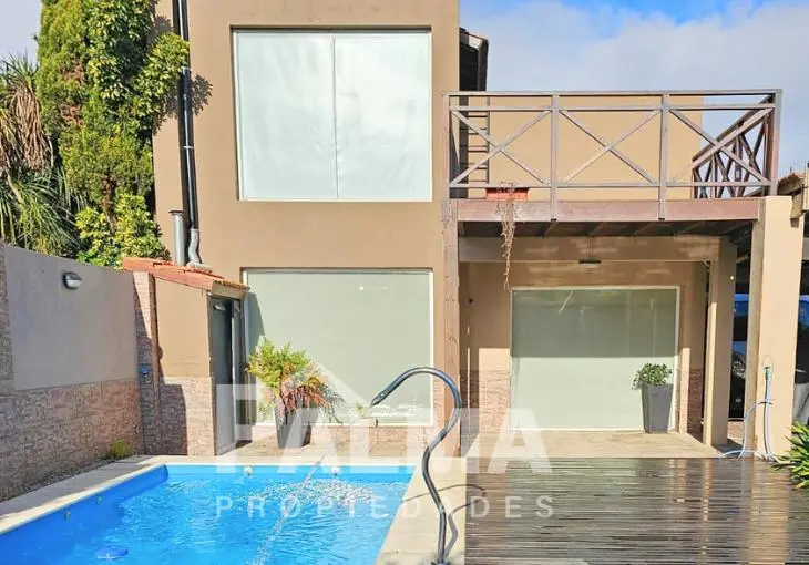 Casa de 4 Ambientes con Parque y Pileta - Divino Rostro 1