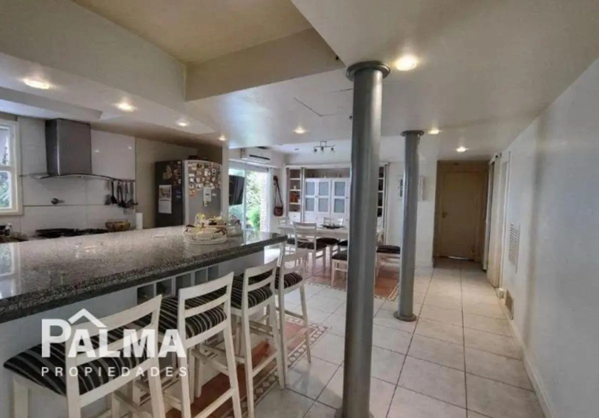 Chalet en Los Troncos: 6 Ambientes con Pileta y Quincho 5