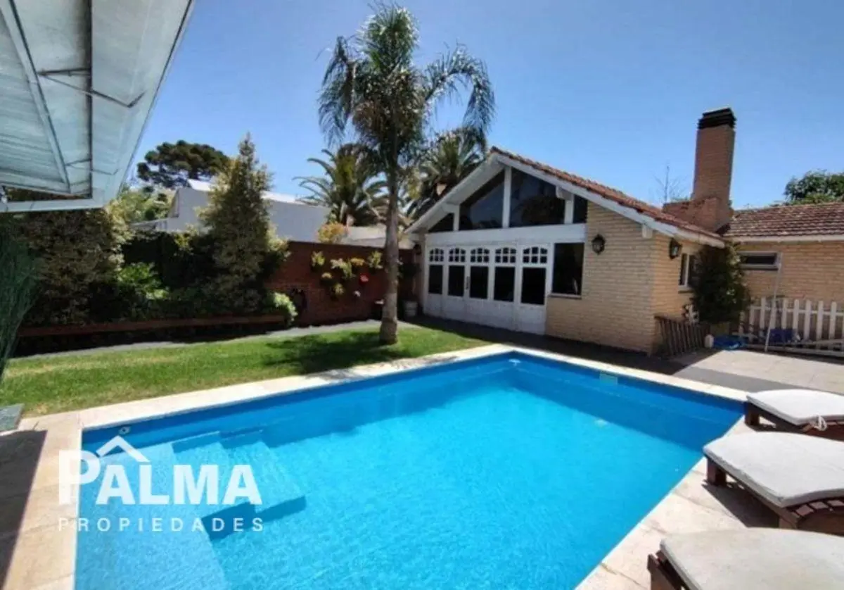 Chalet en Los Troncos: 6 Ambientes con Pileta y Quincho 4