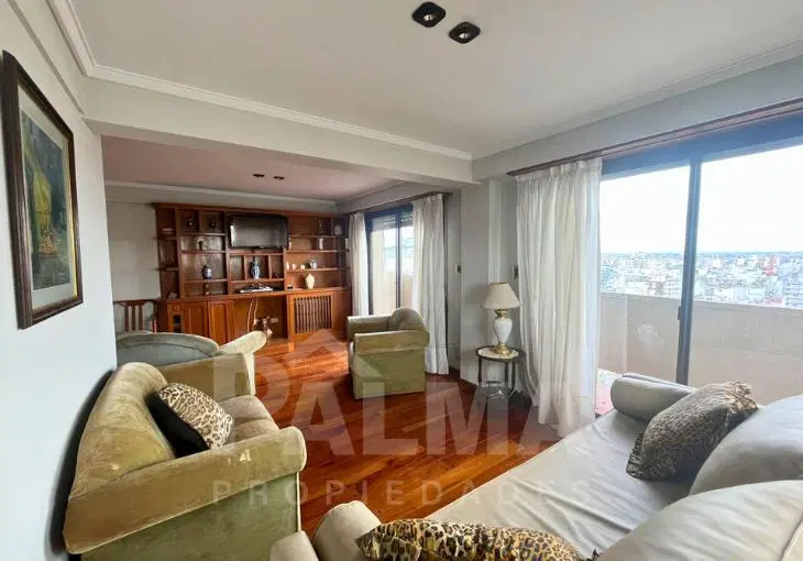 Departamento de 2 ambientes al frente con balcón saliente, cochera cubierta y baulera - Plaza Colón 1