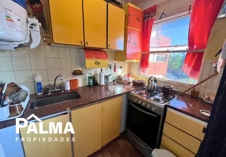 Departamento monoambiente muy luminoso con cochera cubierta - La Perla 3