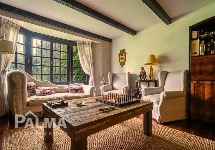 Residencia de Categoría en Los Troncos 4