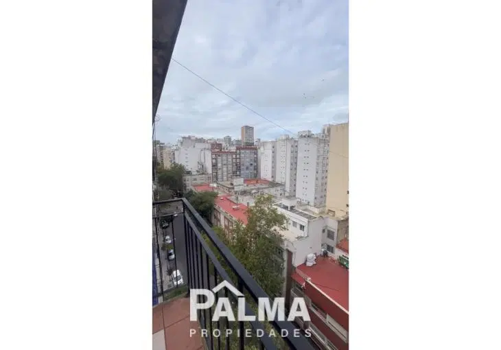 DEPARTAMENTO 2 AMBIENTES AL FRENTE CON BALCÓN, TOTALMENTE RECICLADO - CENTRO 1