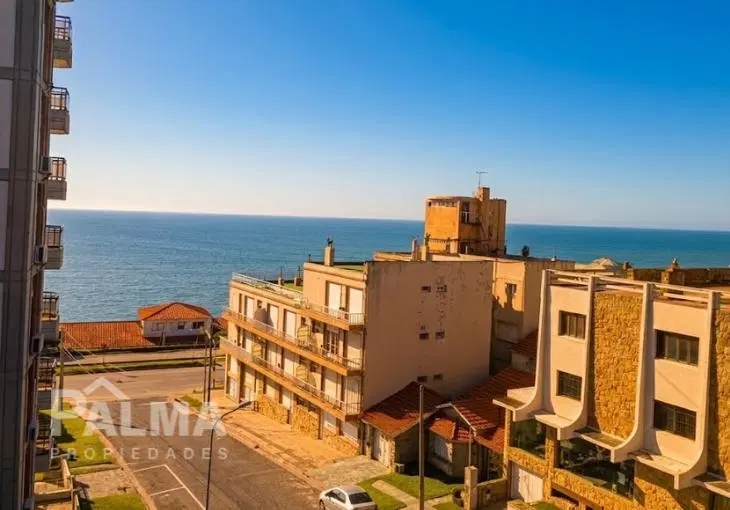 Departamento 4 ambientes, reciclado con balcon a una cuadra del mar (bajada playa Waikiki) 2