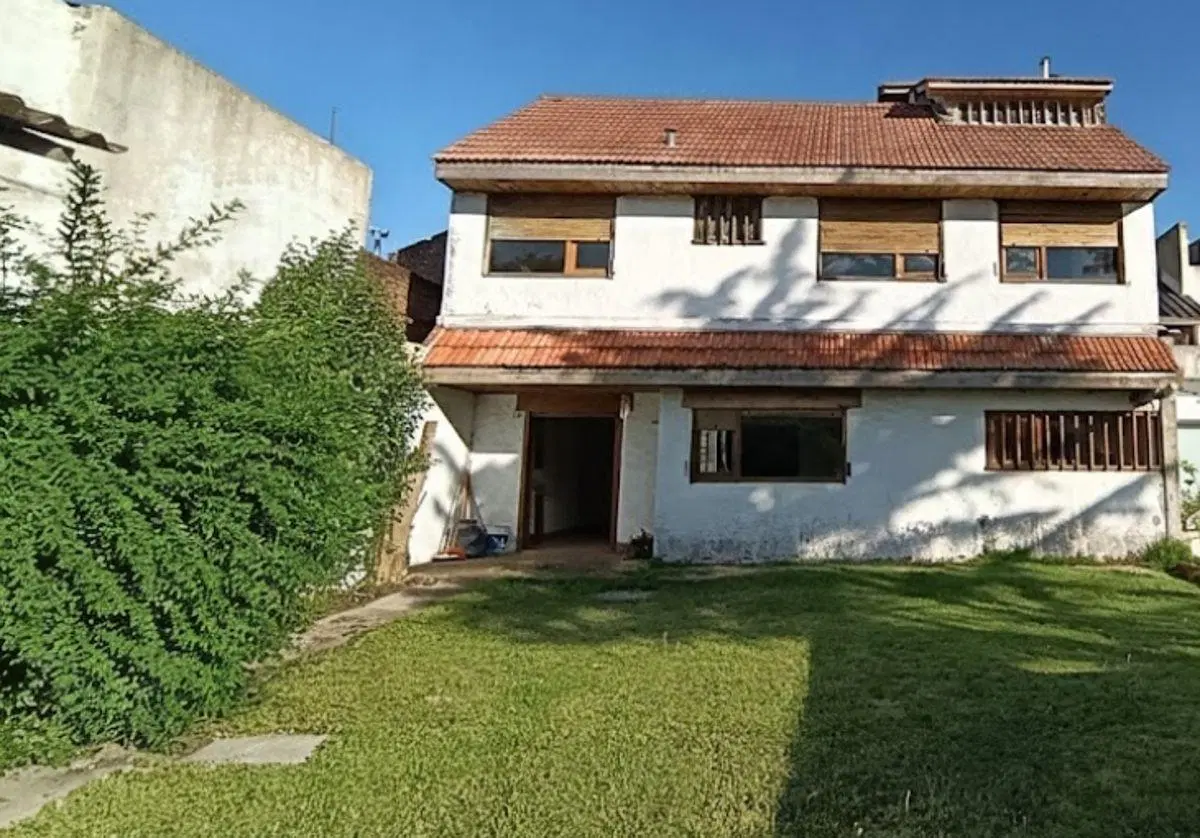 VENTA Chalet de 5 Ambientes con Parque - Caisamar 2
