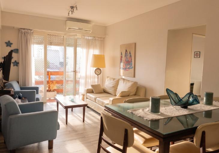 VENTA DEPARTAMENTO 3 AMBIENTES AL FRENTE CON BALCÓN - RECICLADO - CENTRO