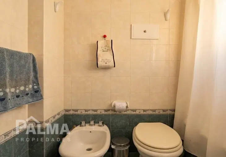 Departamento 2 ambientes con dependencia, balcon saliente con vista al mar , Centro/ plaza colon 3