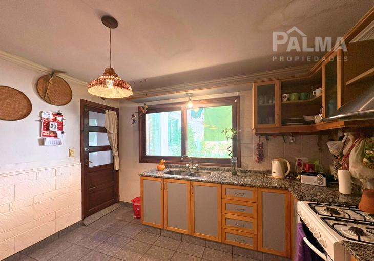 Foto de Casa de 5 ambientes con cochera y patio, Luro y Malvinas, imagen 1