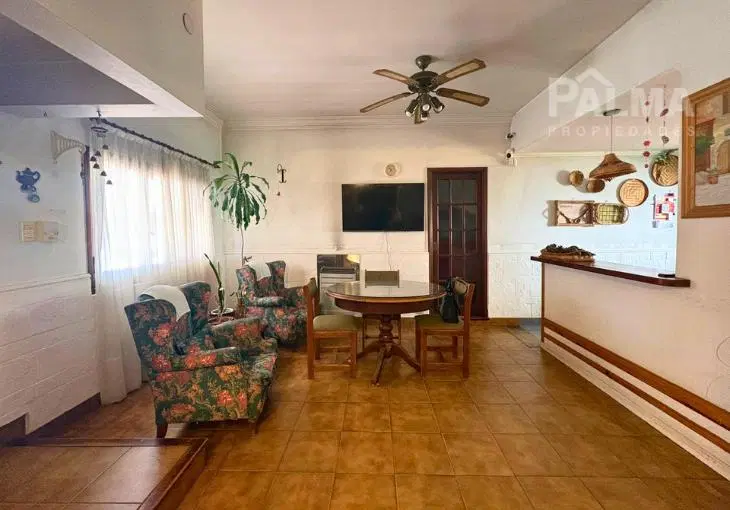 Casa de 5 ambientes con cochera y patio, Luro y Malvinas 2