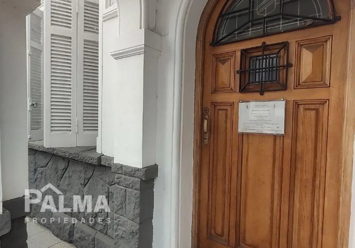 VENTA CASA DE ESTILO HABILITADA COMO CONSULTORIOS UBICACION ESTRATEGICA 8