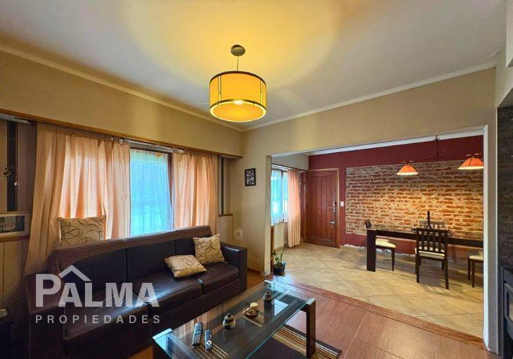 Foto de Casa tipo chalet de 5 ambientes con amplio parque, piscina y quincho., imagen 3