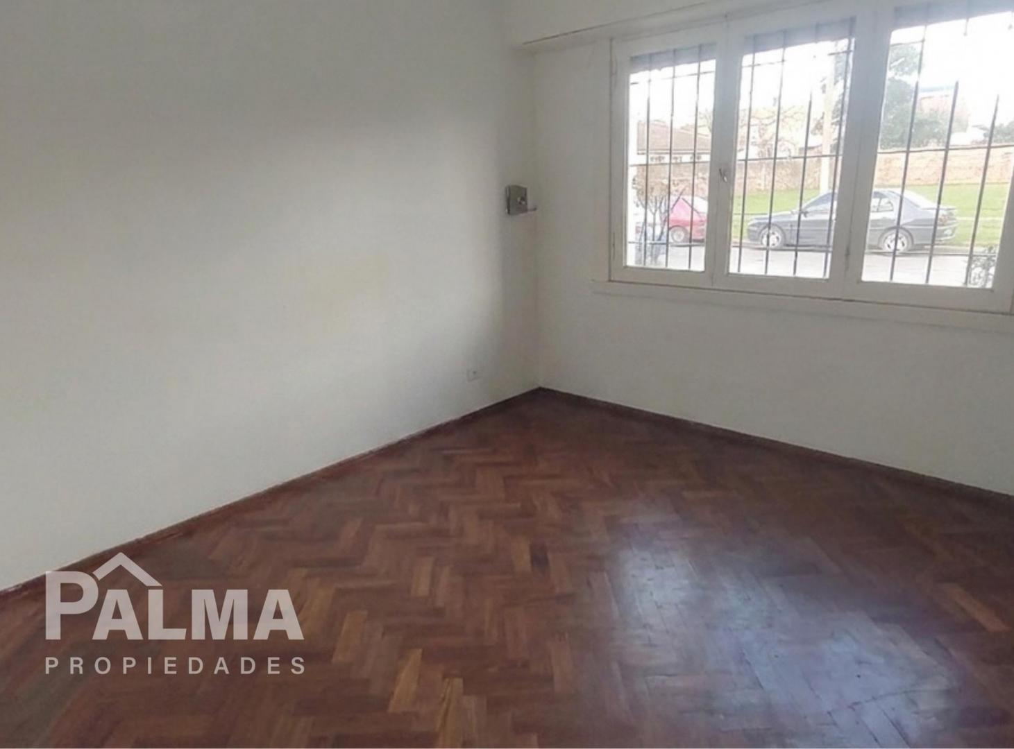 Foto de VENTA CASA 3 AMB CON DOS COCHERAS Y TERRAZA - PARQUE LURO, imagen 4