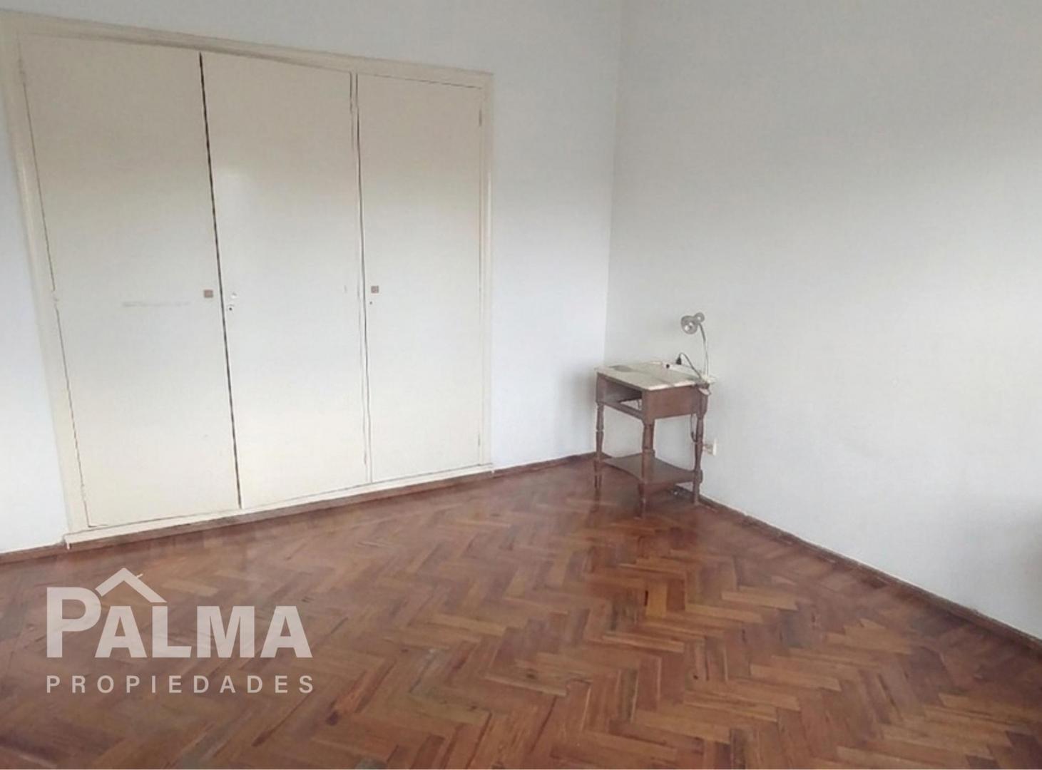 Foto de VENTA CASA 3 AMB CON DOS COCHERAS Y TERRAZA - PARQUE LURO, imagen 2