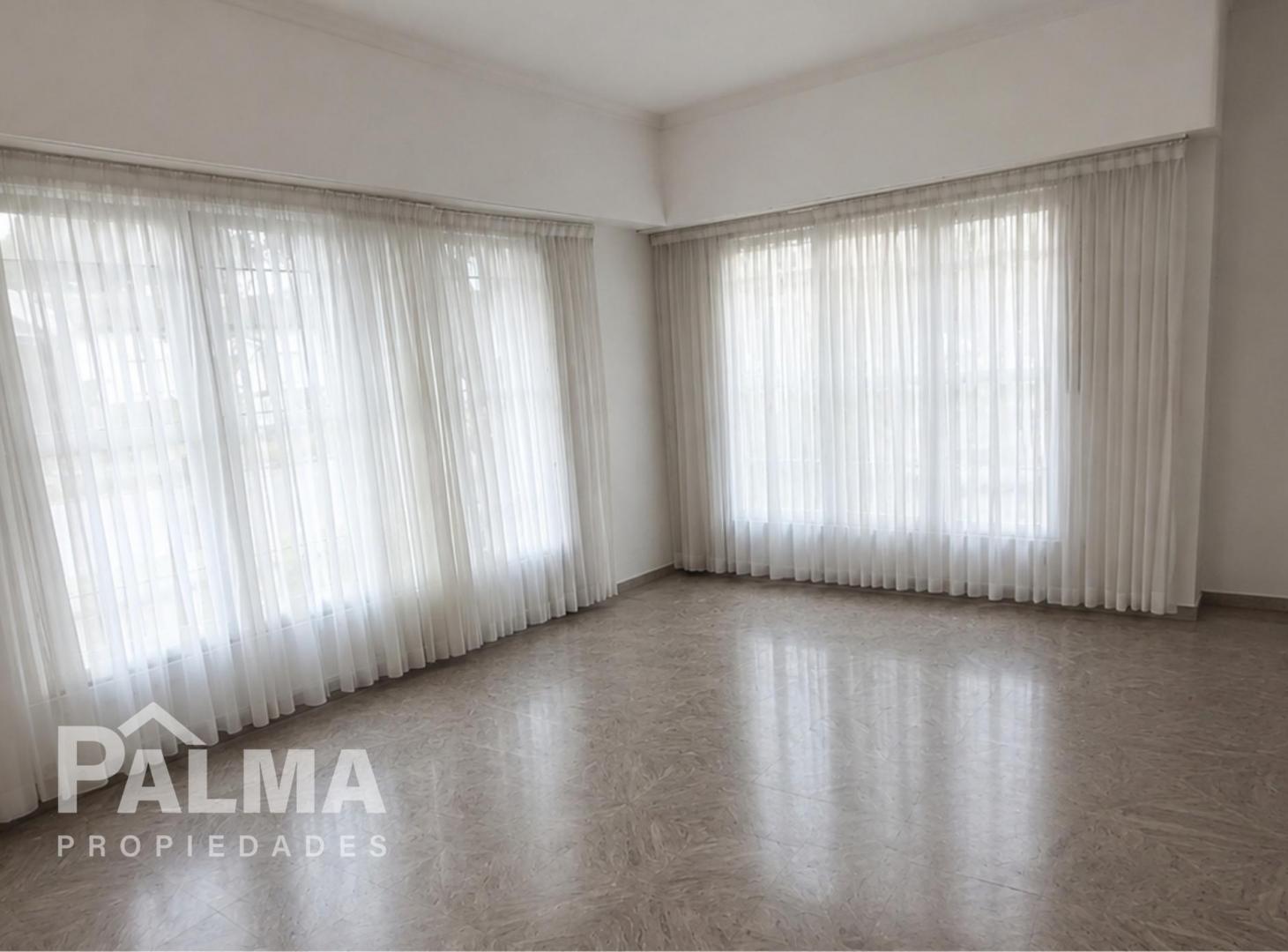 Foto de VENTA CASA 3 AMB CON DOS COCHERAS Y TERRAZA - PARQUE LURO, imagen 3