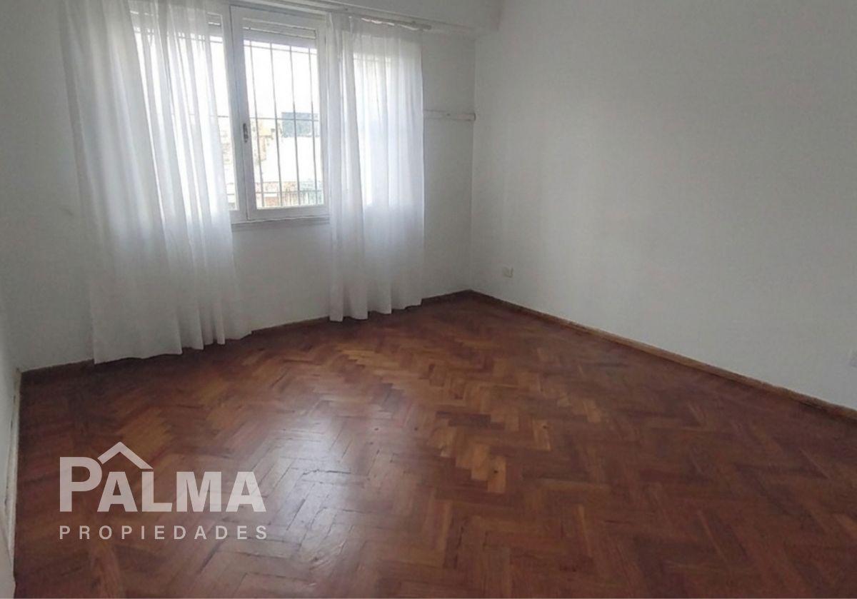Foto de VENTA CASA 3 AMB CON 2 COCHERAS Y TERRAZA - PARQUE LURO, imagen 2