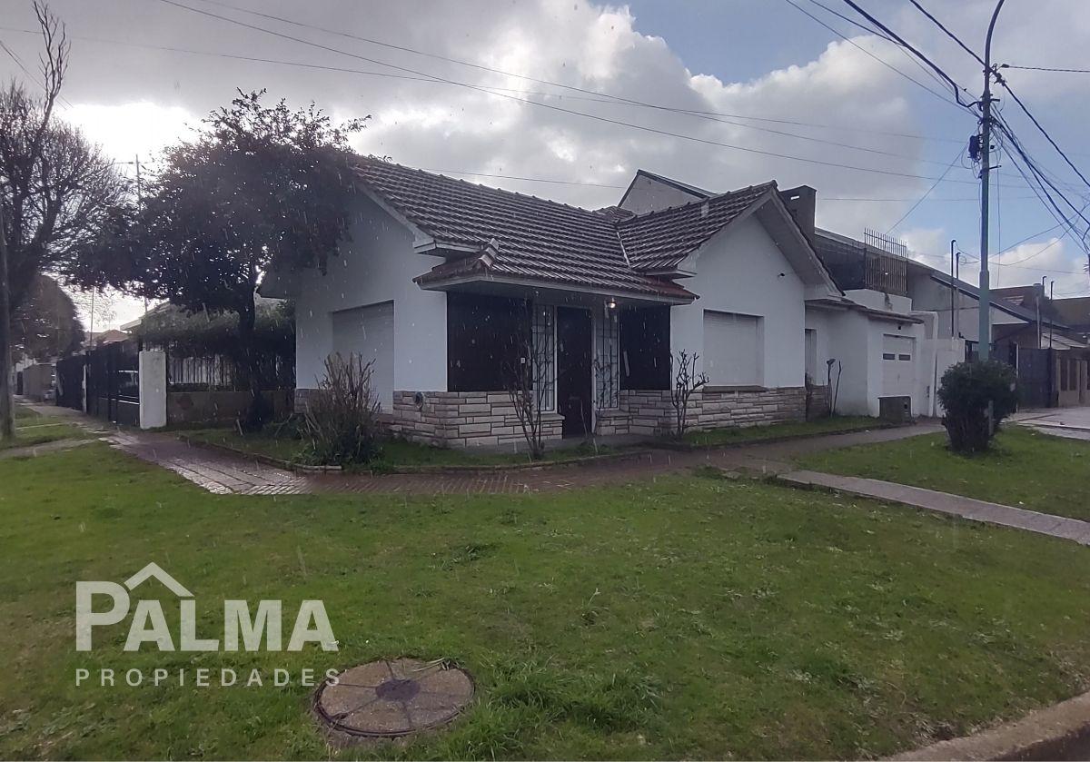 Foto de VENTA CASA 3 AMB CON 2 COCHERAS Y TERRAZA - PARQUE LURO, imagen 3