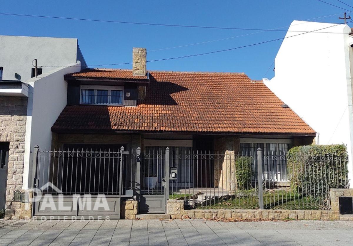 Foto de VENTA IMPECABLE CHALET CON JARDIN Y GRAN QUINCHO - CHAUVIN, imagen 4