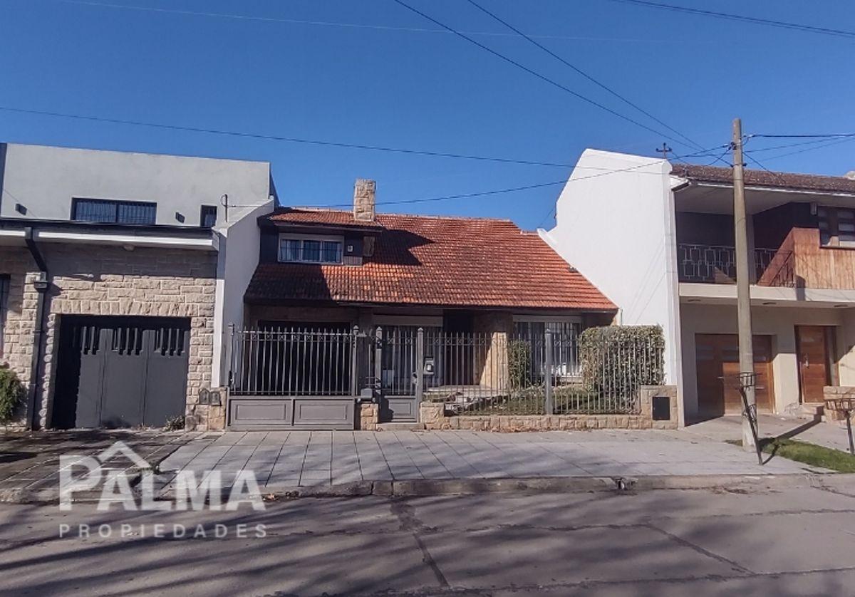 Foto de Venta Impecable Chalet con Jardin y Gran Quincho - Chauvin, imagen 1