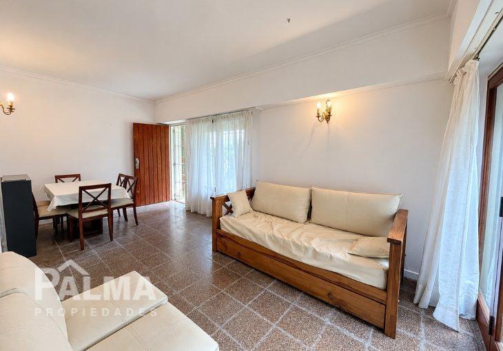 Foto de VENTA DEPARTAMENTO 2 AMBIENTES LATERAL - PLAYA GRANDE, imagen 2