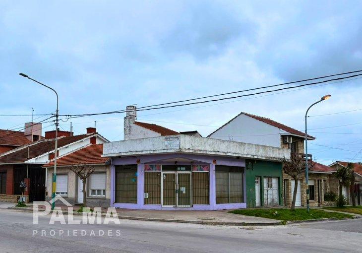 Foto de Inmueble en block con vivienda, departamento, cochera y local en esquina, imagen 2